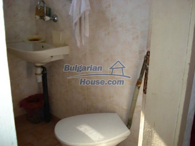 11907:9 - Sunny house with lovely garden in very good condition - Elhovo