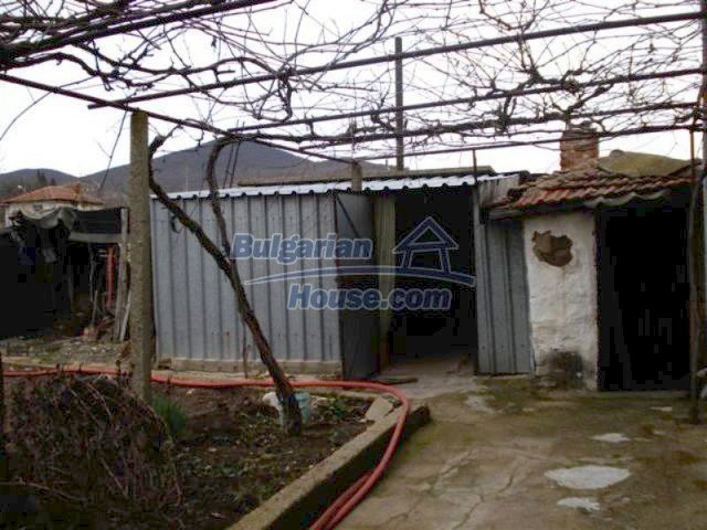 11926:17 - Functional house in the village of Golyam Manastir near Elhovo