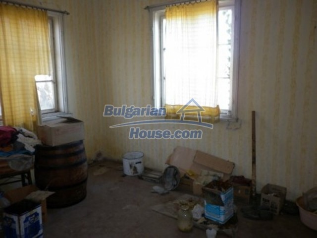 11929:12 - Solid spacious house 20 km from Danube River in Vratsa region