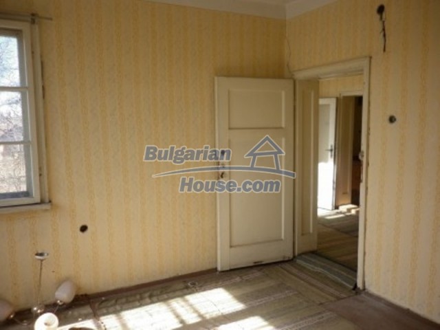 11929:10 - Solid spacious house 20 km from Danube River in Vratsa region