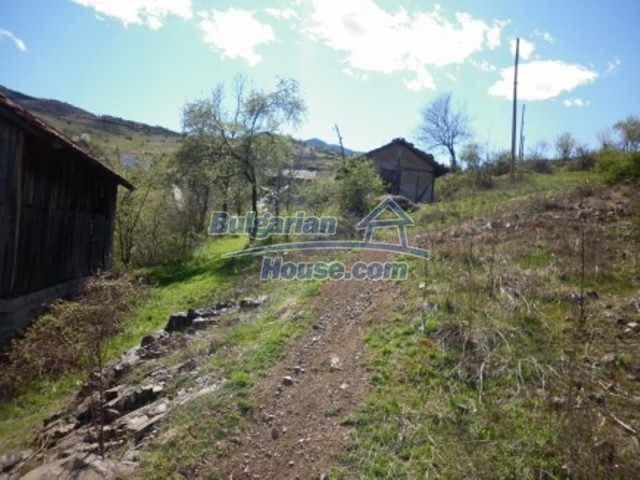11978:15 - Sunny property with beautiful extensive garden near Vratsa