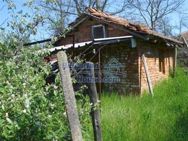 12098:17 - Rural Bulgarian house with big garden near Elhovo