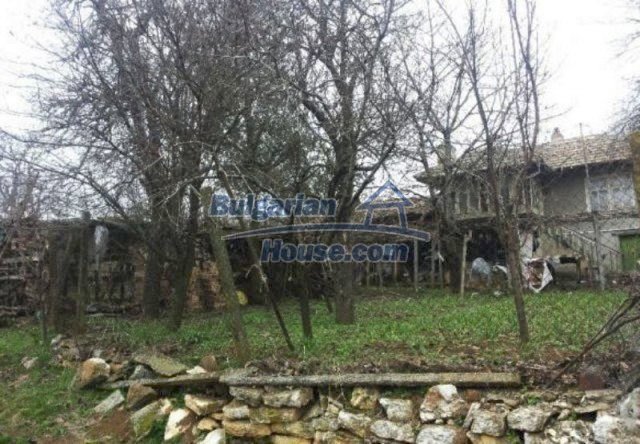 12209:5 - Cheap completed house with huge garden near Razgrad