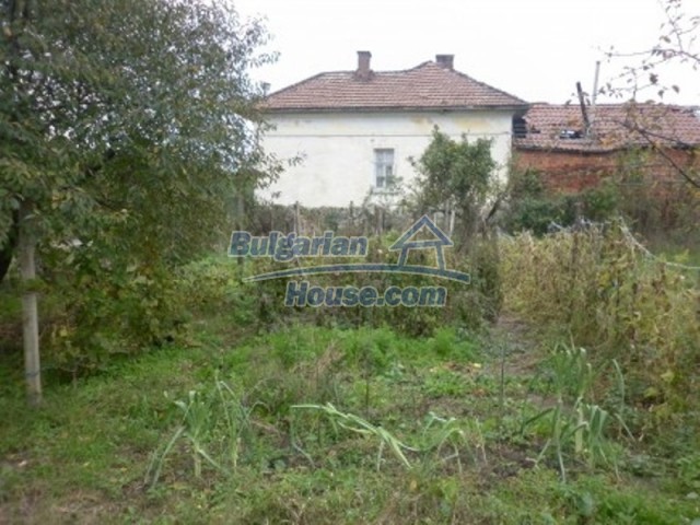 12266:15 - Old well kept rural house near Vratsa – big garden