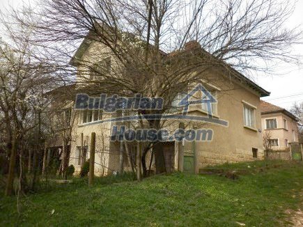 12299:3 - Big Bulgarian property for sale in Vratsa region with three gara