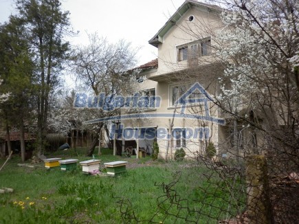 12299:5 - Big Bulgarian property for sale in Vratsa region with three gara