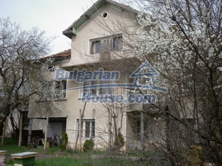 12299:6 - Big Bulgarian property for sale in Vratsa region with three gara