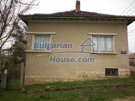 12299:8 - Big Bulgarian property for sale in Vratsa region with three gara
