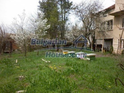 12299:9 - Big Bulgarian property for sale in Vratsa region with three gara