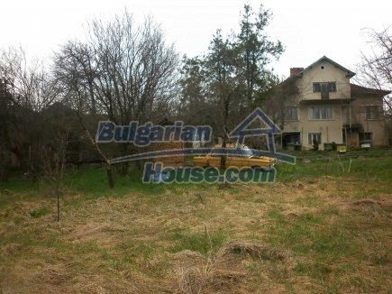 12299:21 - Big Bulgarian property for sale in Vratsa region with three gara