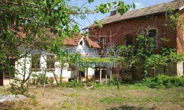 12346:2 - Brick Built Bulgarian house for sale near Vratsa-3000sq.m garden