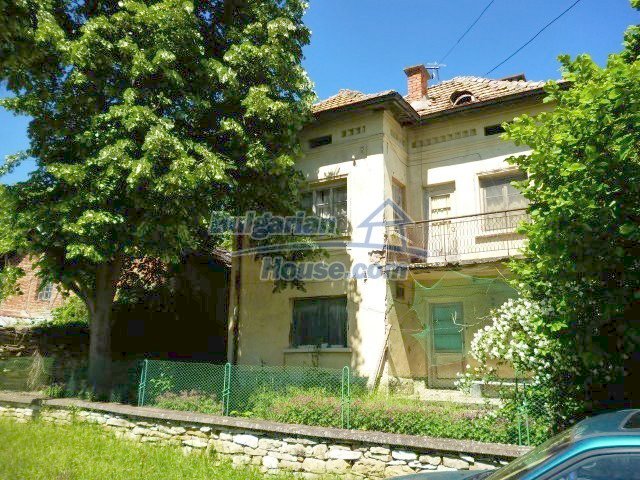 12452:2 - Bulgarian Property for sale 4km from Mezdra, Vratsa, big garden