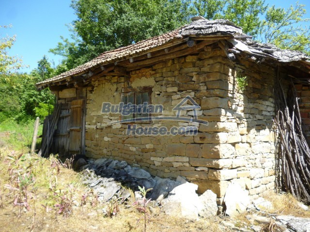 12452:30 - Bulgarian Property for sale 4km from Mezdra, Vratsa, big garden