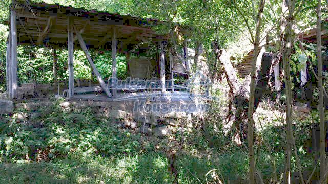 12559:69 - Bulgarian house in Stara Planina mountain near river 