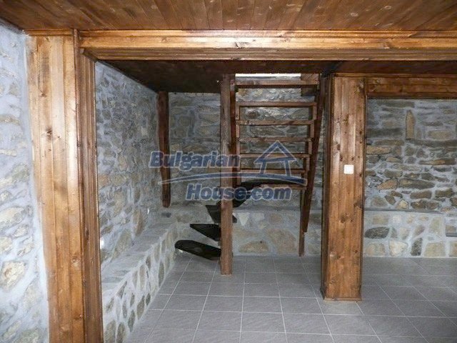 12607:25 - Renovated house with summer BBQ , stone barn and mountain views