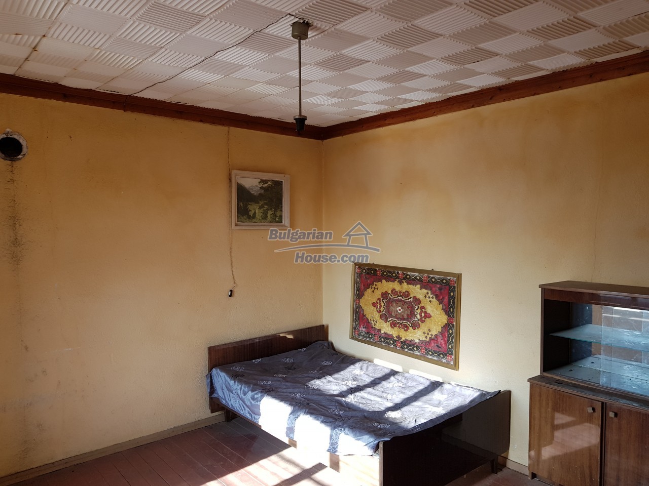 12323:27 - Partly renovated Bulgarian house - in Rose valley, Kazanlak