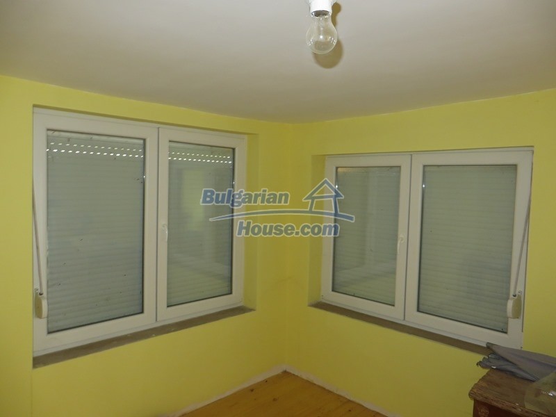 12592:16 - Partly renovated 3 bedrooms house 24 km from Veliko Tarnovo 