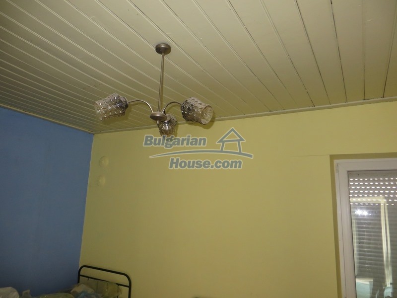 12592:21 - Partly renovated 3 bedrooms house 24 km from Veliko Tarnovo 