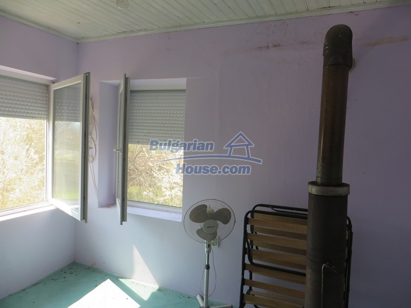 12592:27 - Partly renovated 3 bedrooms house 24 km from Veliko Tarnovo 