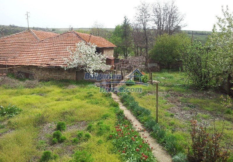 12037:3 - Bargain house with a garden in Veliko Turnovo region