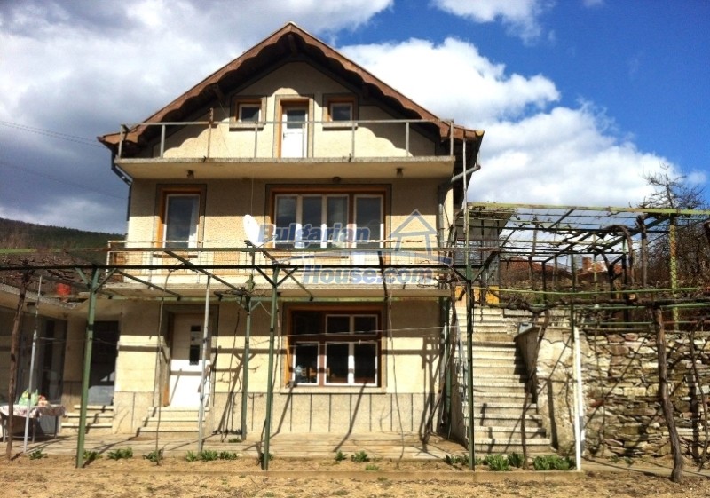 12028:1 - Gorgeous family house with a big yard near Stara Zagora