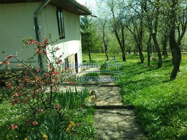 12769:15 - House for sale near Elena town with marvellous mountain views