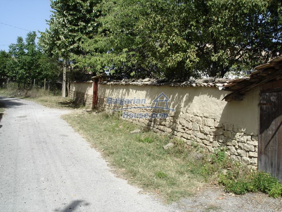 8304:44 - Bulgarian property with huge yard,pool and marvelous views-Popov