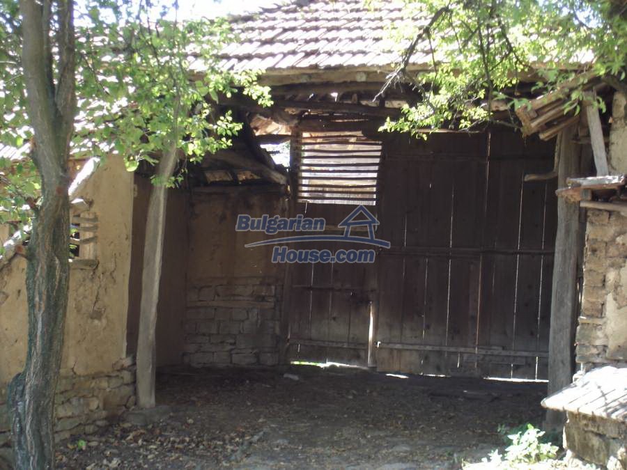 8304:45 - Bulgarian property with huge yard,pool and marvelous views-Popov