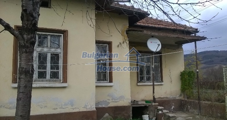12020:11 - Cheap house with a garden in Botevgrad – Sofia District