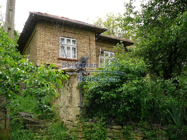 11199:24 - Charming rural house near a big dam lake near Popovo