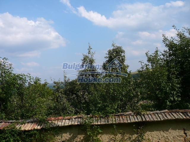 11199:20 - Charming rural house near a big dam lake near Popovo