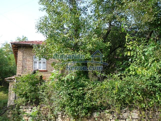 11199:15 - Charming rural house near a big dam lake near Popovo