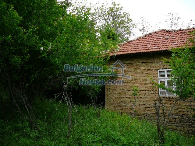 11199:53 - Charming rural house near a big dam lake near Popovo
