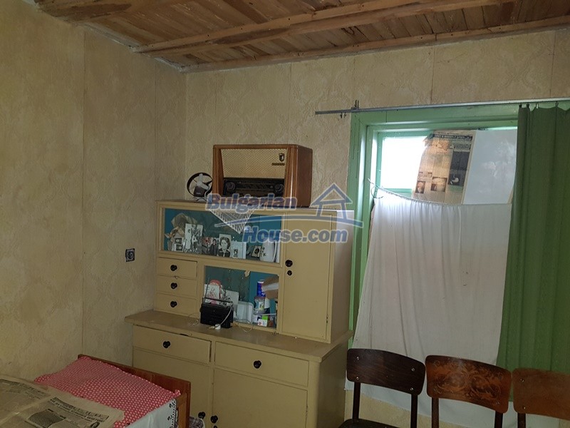 12712:40 - Cozy Bulgarian house for sale with garden of 5100sq.m, Popovo 