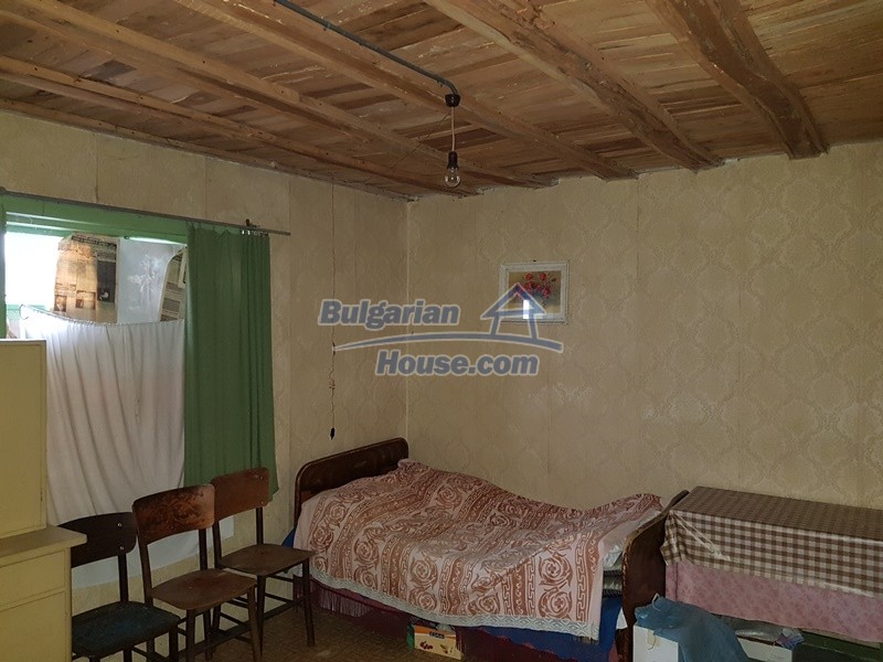 12712:39 - Cozy Bulgarian house for sale with garden of 5100sq.m, Popovo 