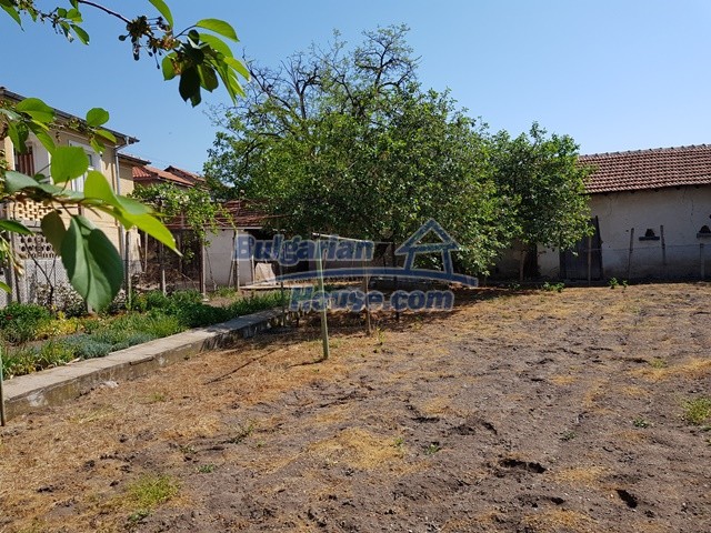 12739:64 - Partly renovated Bulgarian property for sale 35 km from Plovdiv
