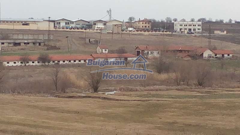 12330:3 - Farm buildings for sale with yard 6000sq.m in Yambol area