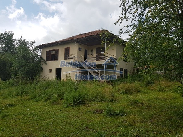 12327:52 - Property in Sliven region with lovely views 3500 sq.m garden