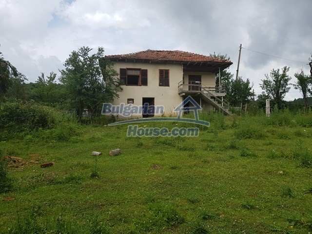 12327:51 - Property in Sliven region with lovely views 3500 sq.m garden