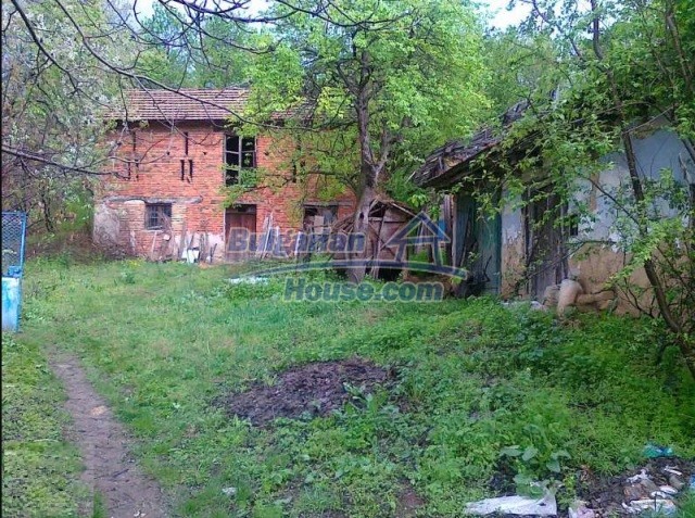 12771:5 - Take your home in Bulgaria in Pleven region with big garden 