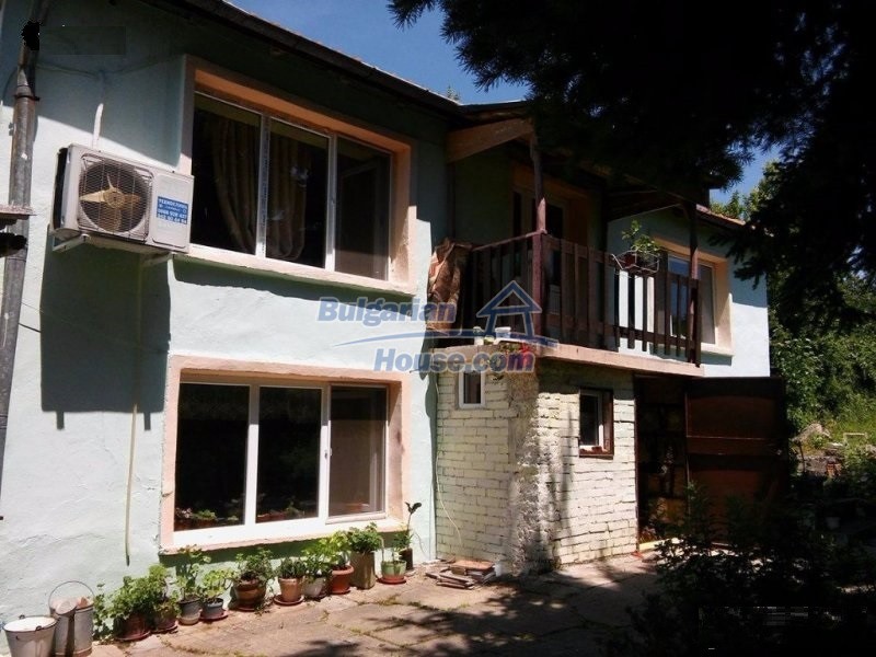 11820:13 - Furnished house with lovely huge garden near Chirpan