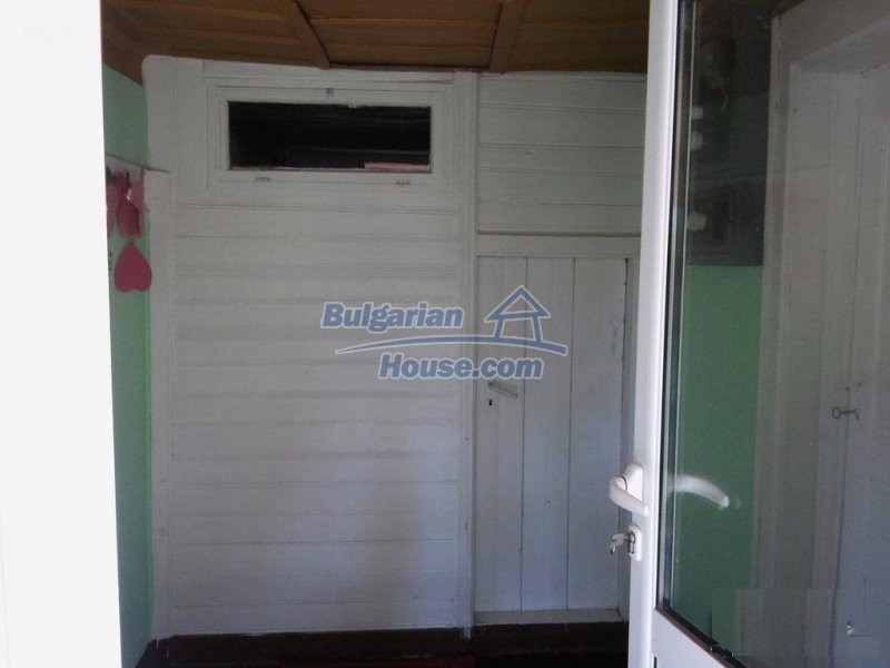 11820:26 - Furnished house with lovely huge garden near Chirpan