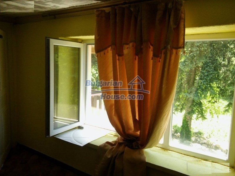 11820:22 - Furnished house with lovely huge garden near Chirpan