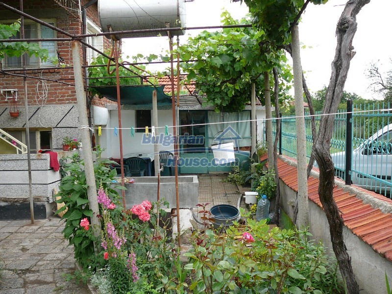 11513:5 - Well maintained house with a large garden near Yambol