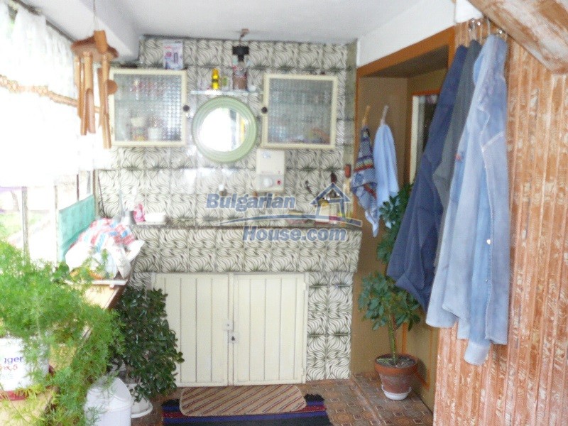 11513:18 - Well maintained house with a large garden near Yambol