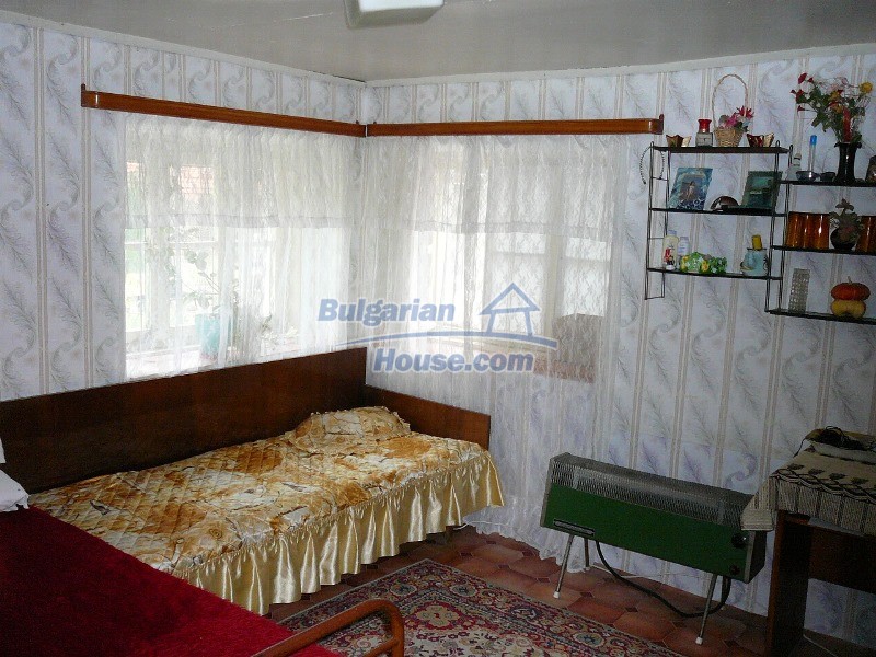 11513:21 - Well maintained house with a large garden near Yambol