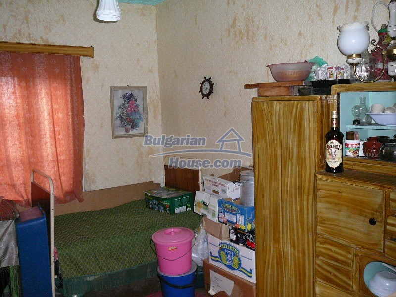 11513:35 - Well maintained house with a large garden near Yambol