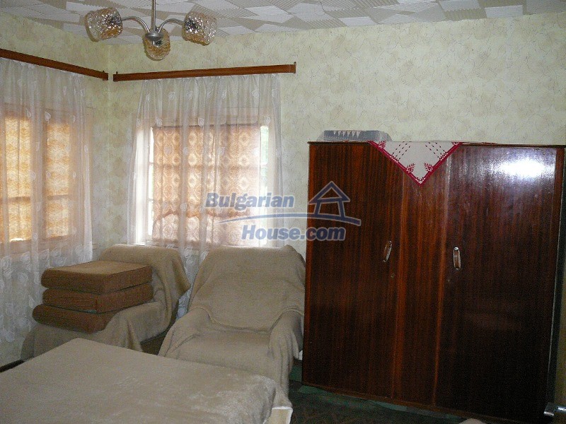 11513:34 - Well maintained house with a large garden near Yambol