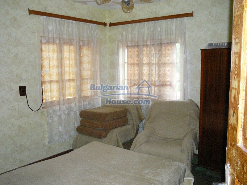 11513:33 - Well maintained house with a large garden near Yambol