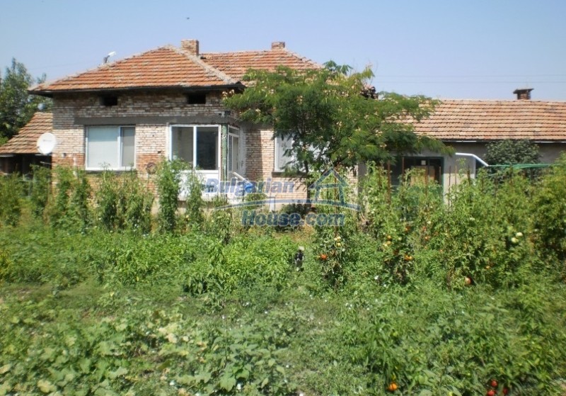 11997:3 - Sunny rural house with big garden in Veliko Turnovo region